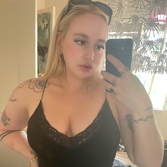 Meet your Posher, Erin - Picture 2 of 6